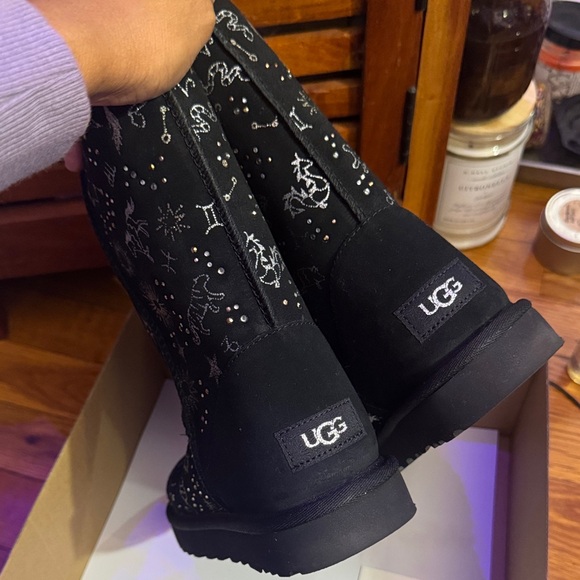 UGG Classic Zodiac Short Size 8 NWT - Picture 3 of 7